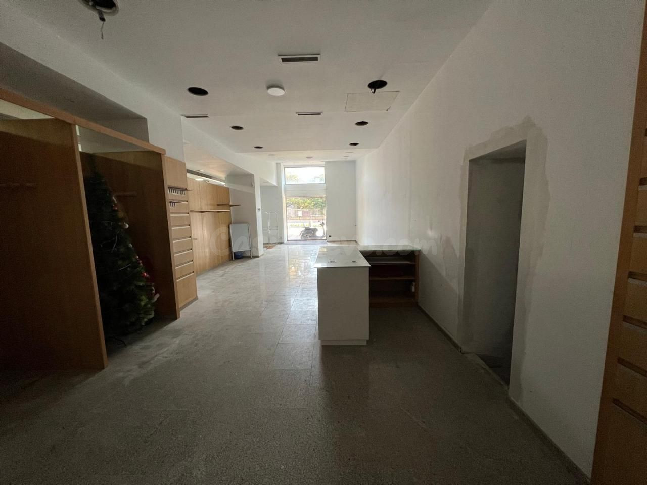 ¡ESPECTACULAR LOCAL COMERCIAL EN EL CORAZON DE VIGO!