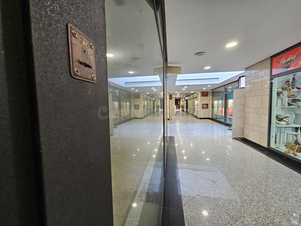 SE ALQUILA LOCAL COMERCIAL EN GALERIAS DE SANTO DOMINGO