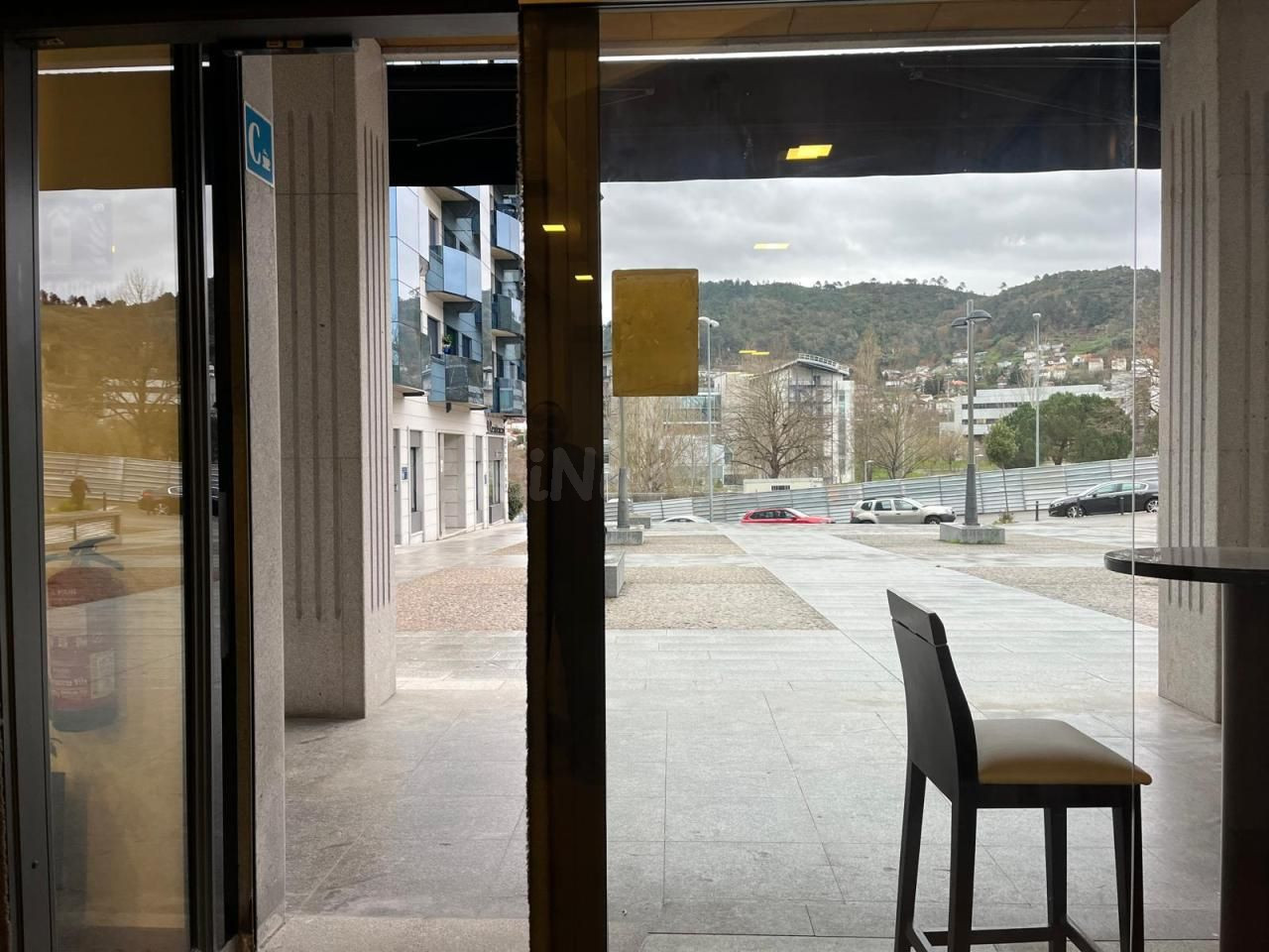 Se alquila / vende local en gran zona comercial en Lagunas!