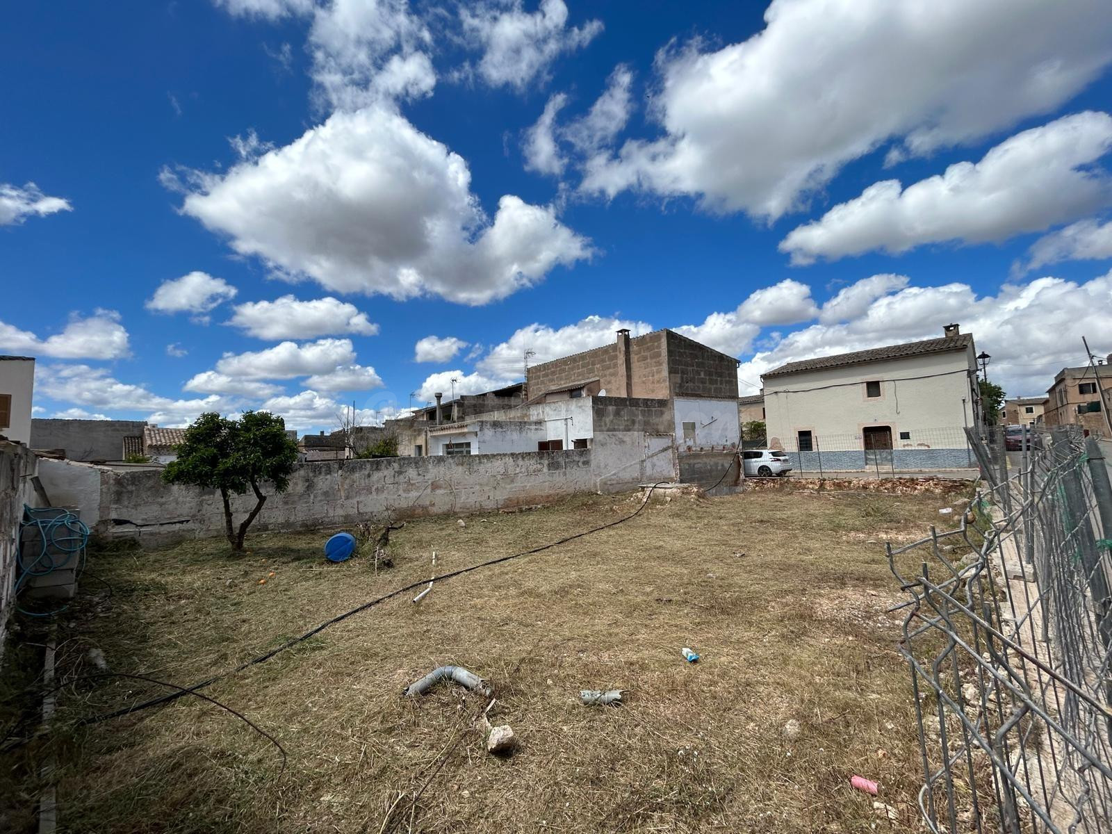 Solar Urbano en Pina con Proyecto y Licencia