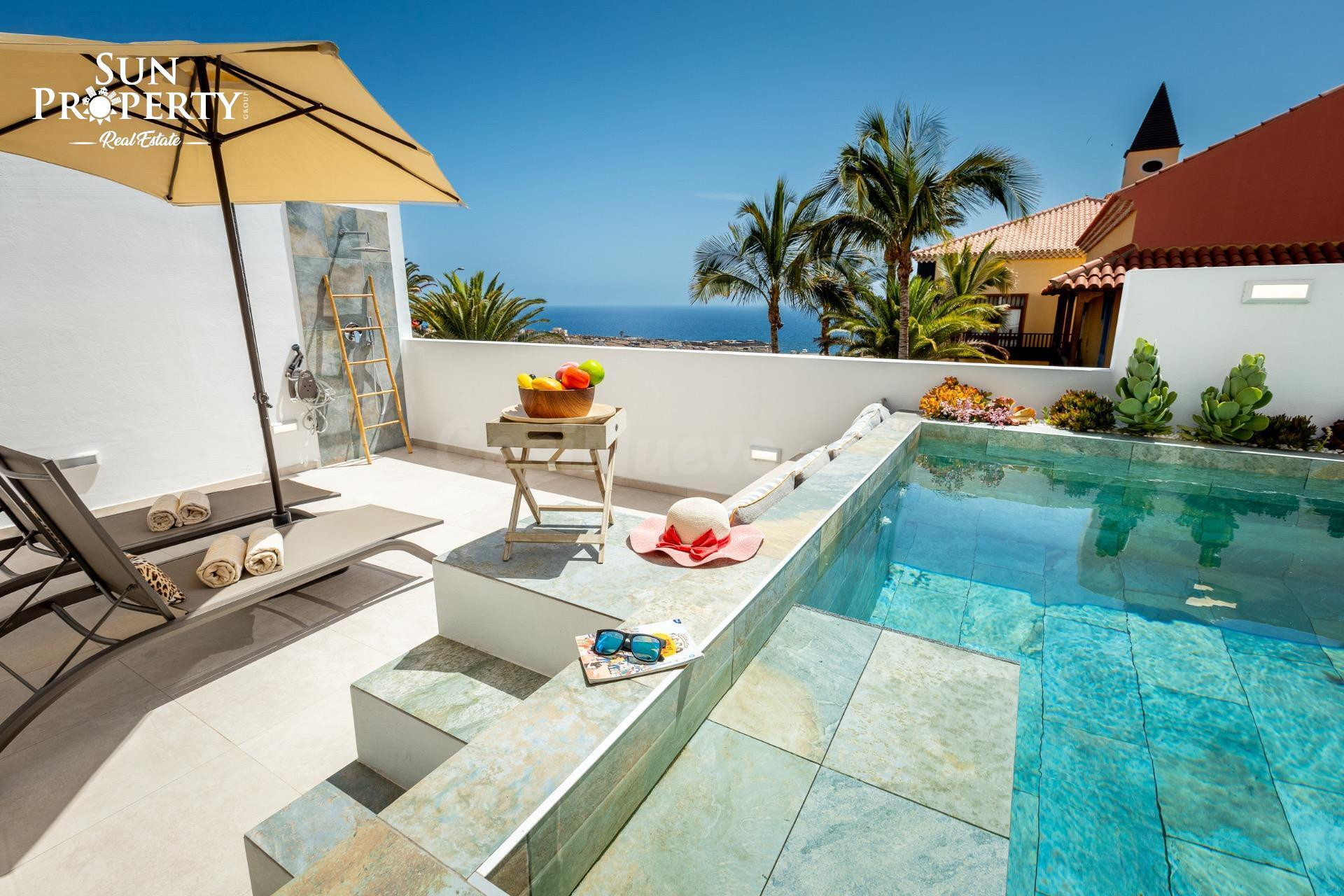 VILLA ADOSADA CON IMPRESIONANTES VISTAS AL MAR EN PLAYA PARAÍSO