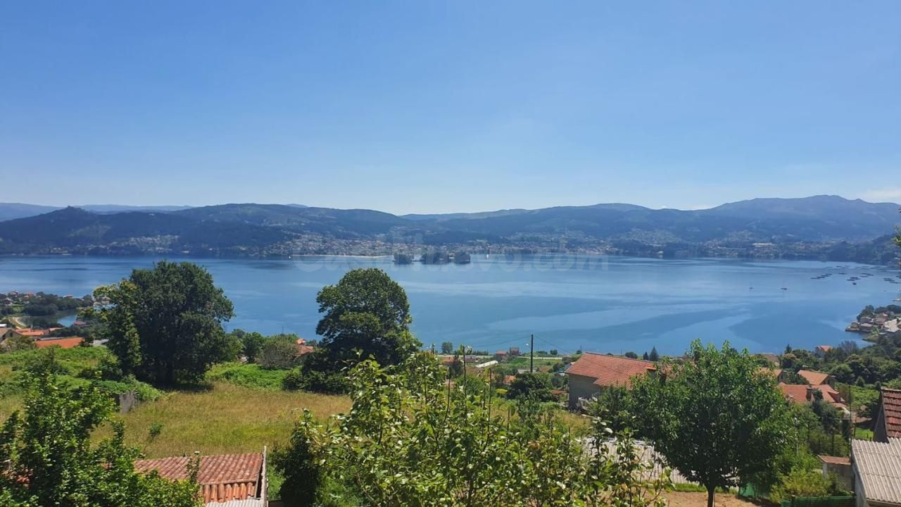 ¡INCREIBLE TERRENO DE 1700M2 CON VISTAS A 15 MINUTOS DE VIGO