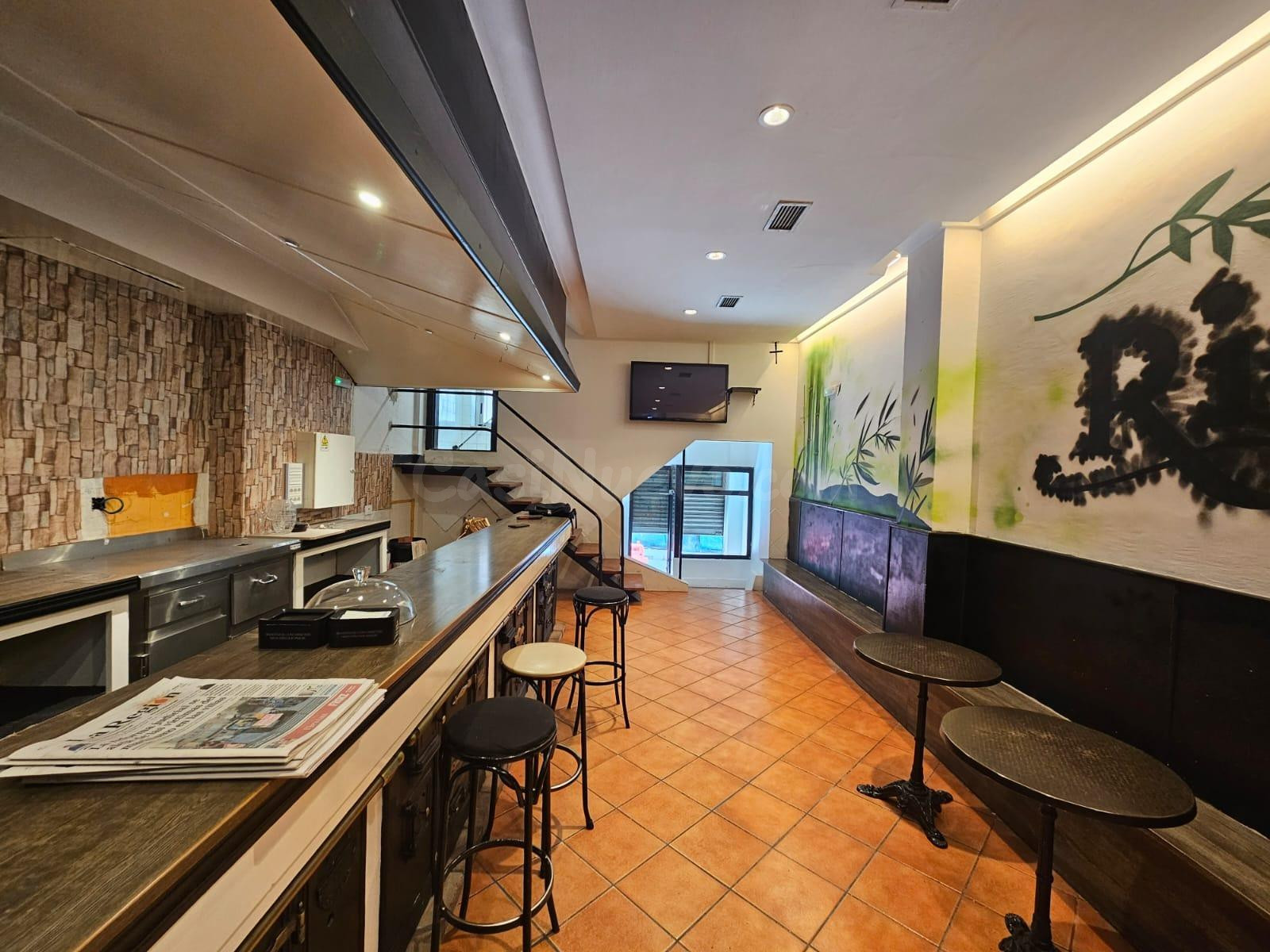 Amplio Local Comercial en Venta en Ourense - Zona Veintiuno