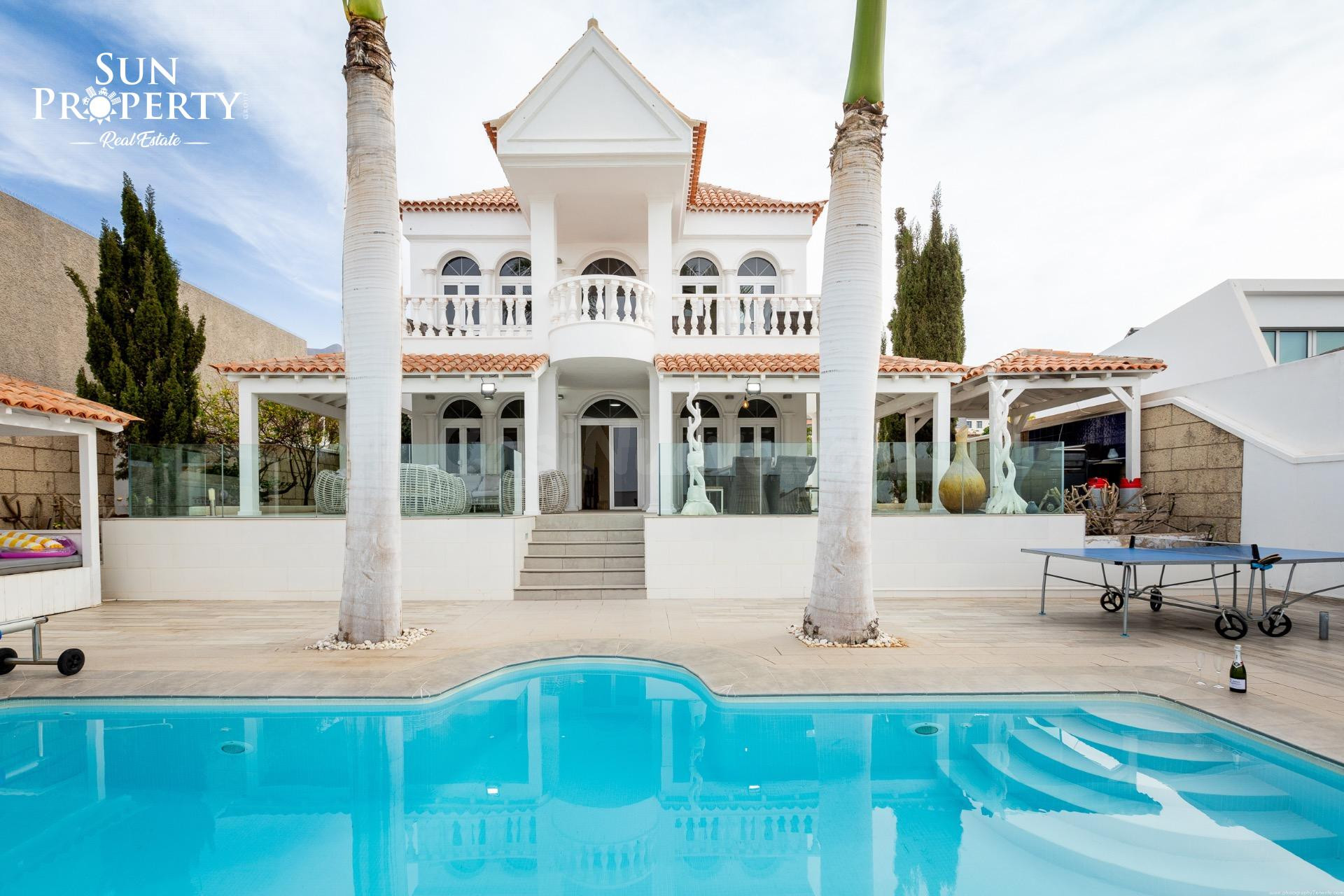 VILLA CON VISTAS AL MAR, PISCINA PRIVADA CLIMATIZADA Y GARAJ - foto 2