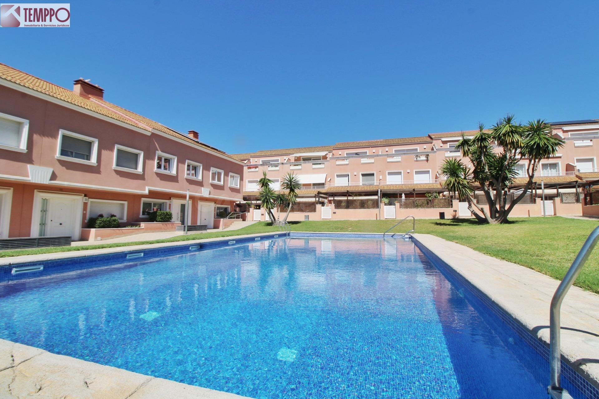 Con Buhardilla, Amplio garaje y Piscina Comunitaria