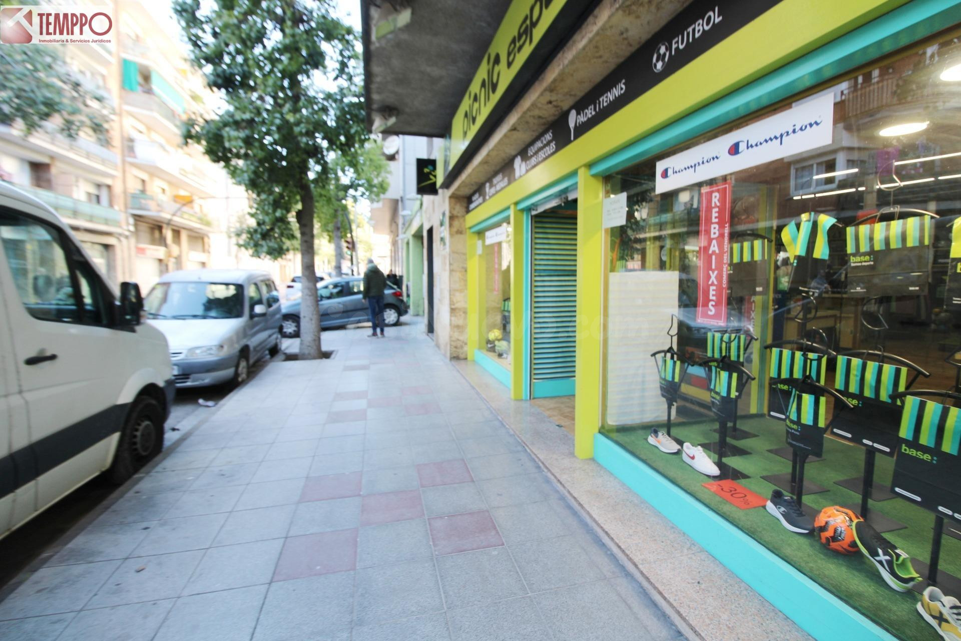 LOCAL COMERCIAL EN ALQUILER – CALLE CÉNTRICA CON GRAN ESCAPARATE