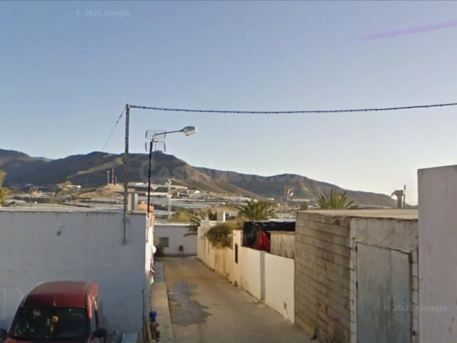 VIVIENDA UNIFAMILIAR ADOSADA OCUPADA POR PERSONA SIN JUSTO TÍTULO