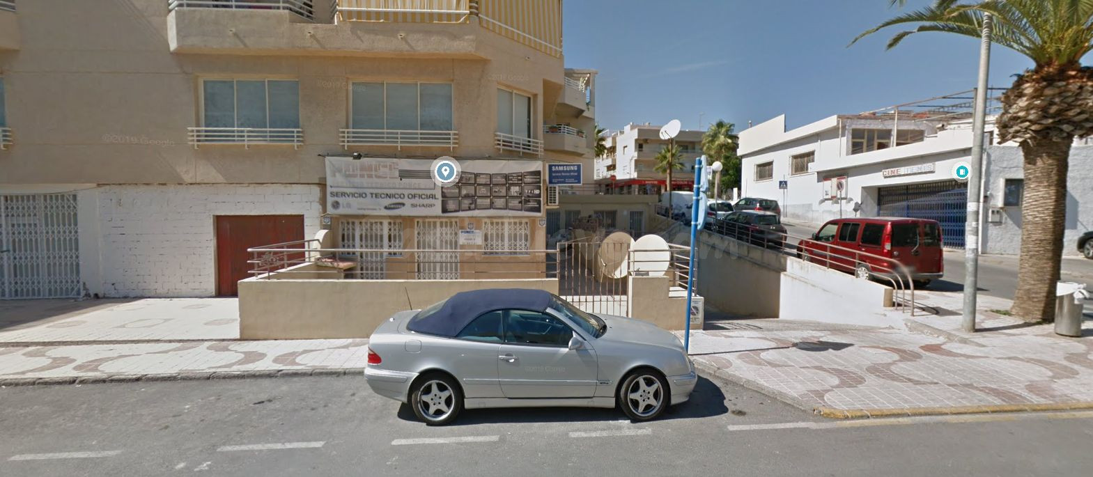 Local Comercial en Venta con Ubicación Inmejorable en Garrucha