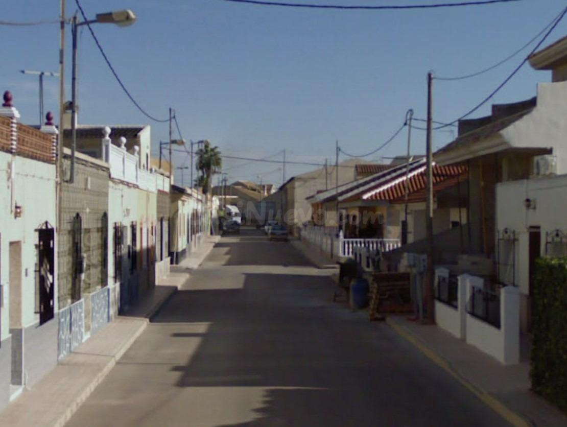 ¡Rebajado! VIVIENDA UNIFAMILIAR ADOSADA OCUPADA POR PERSONA SIN JUSTO TÍTULO
