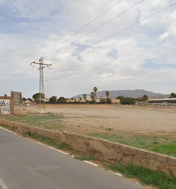 Terreno Urbano en El Ejido Norte: Tu Oportunidad de Inversión