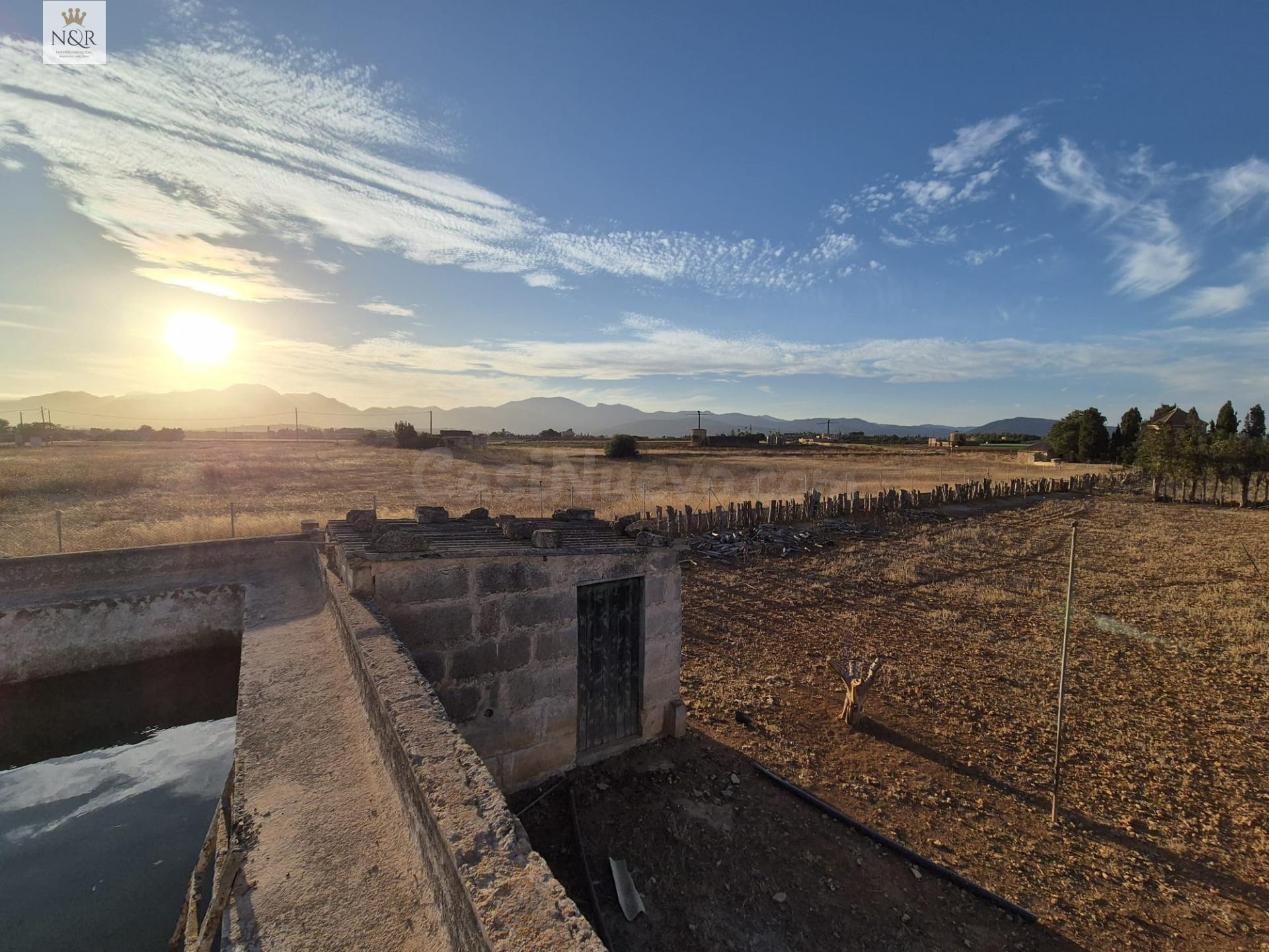 FINCA EDIFICABLE EN MURO CON AGUA