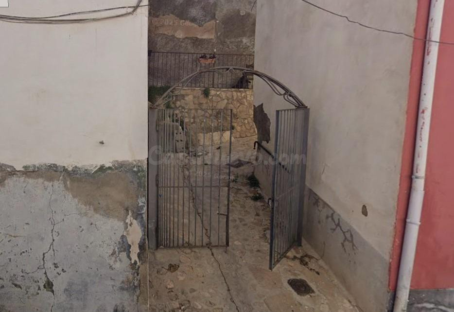 La finca precisa reforma integral ya que se encuentra en mal estado de conservación y ha sido construida en 1936. Por ello, el inmueble no admite visitas.