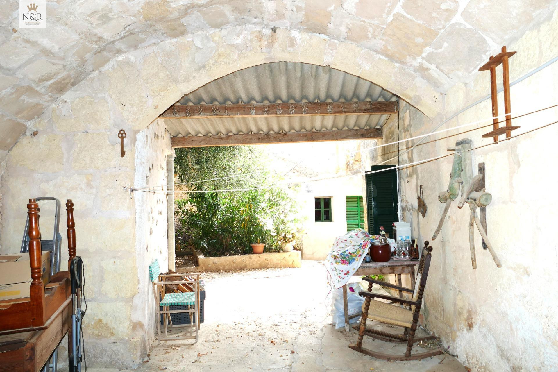 CASA SEÑORIAL EN BINIALI CON GARAJE Y JARDÍN