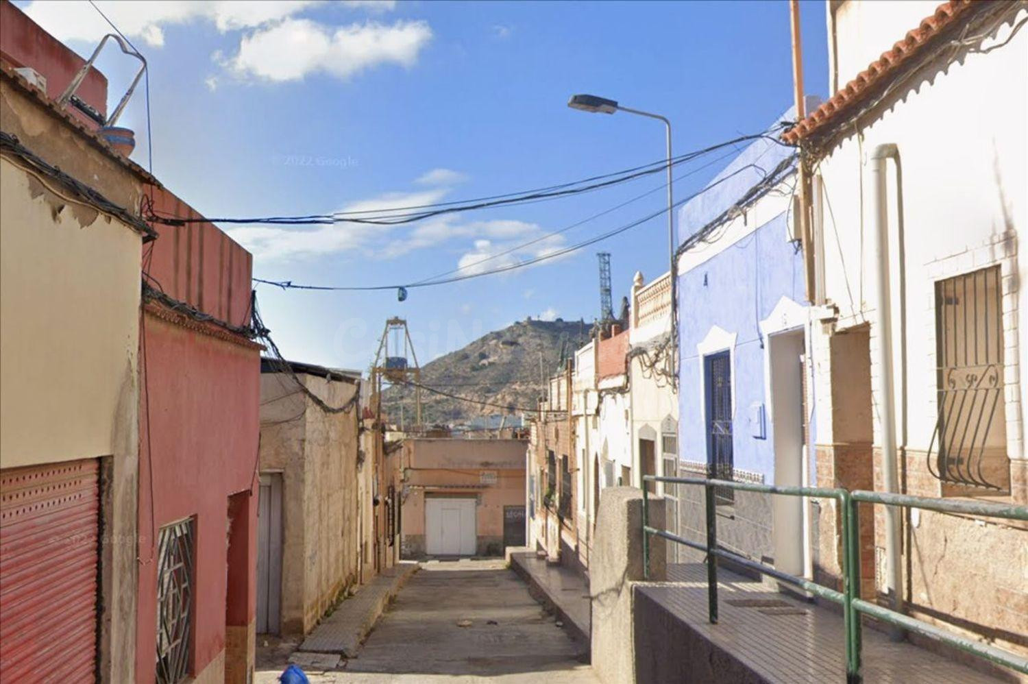 ¡Rebajado! VIVIENDA UNIFAMILIAR ADOSADA OCUPADA POR PERSONA SIN JUSTO TÍTULO