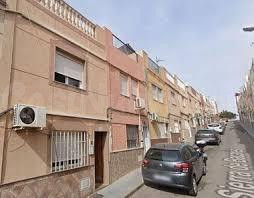 VIVIENDA UNIFAMILIAR ADOSADA OCUPADA POR PERSONA SIN JUSTO TÍTULO