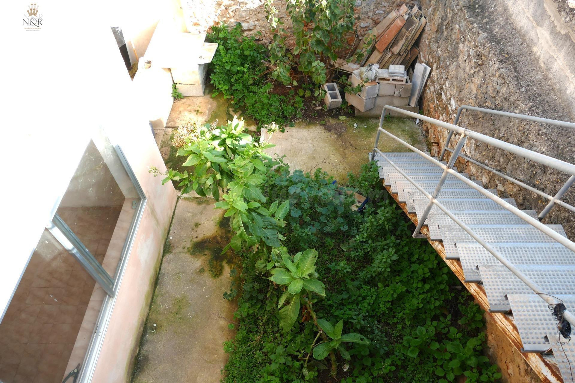 CASA CON JARDÍN EN BINISSALEM