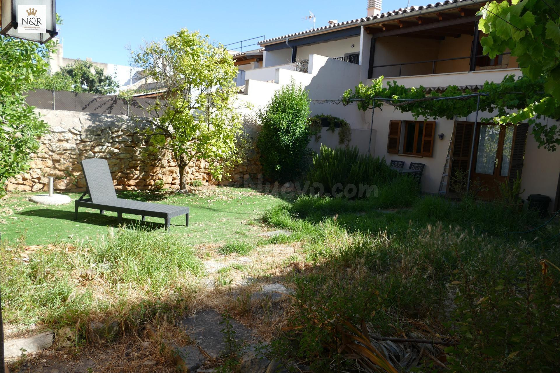 AUTÉNTICA CASA MALLORQUINA REFORMADA CON JARDÍN DE 109 M2 Y  - foto 4