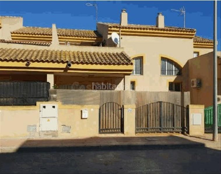 VIVIENDA UNIFAMILIAR ADOSADA OCUPADA POR PERSONA SIN JUSTO TÍTULO