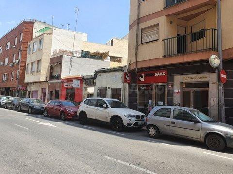 ¡Oportunidad en Almería! Piso Exterior para Reformar por Solo €115,000 ✨