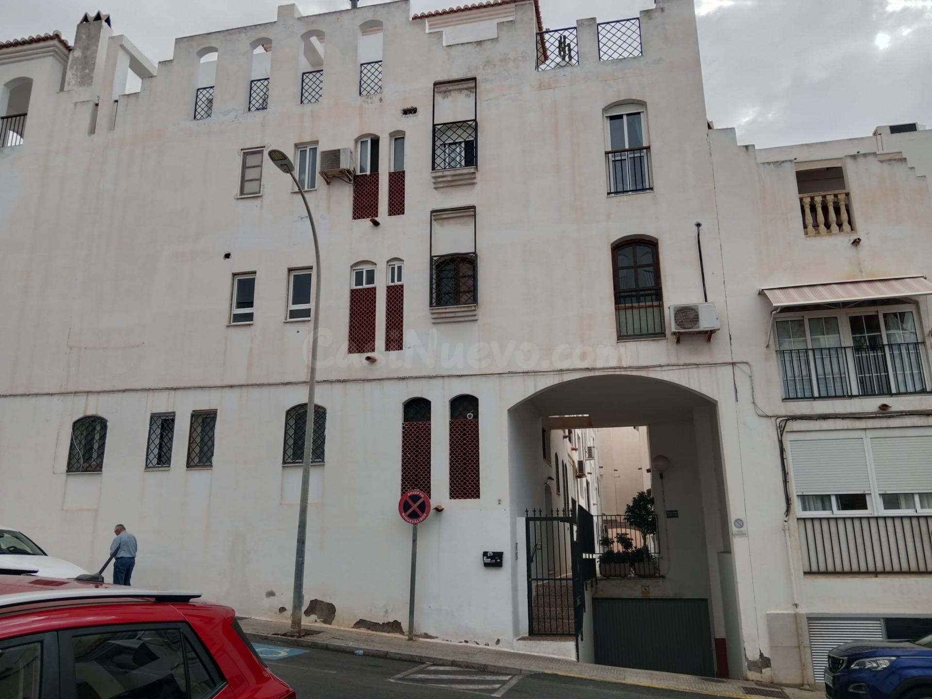 Amplio piso en Aguadulce con vistas y muchas posibilidades por solo €200000