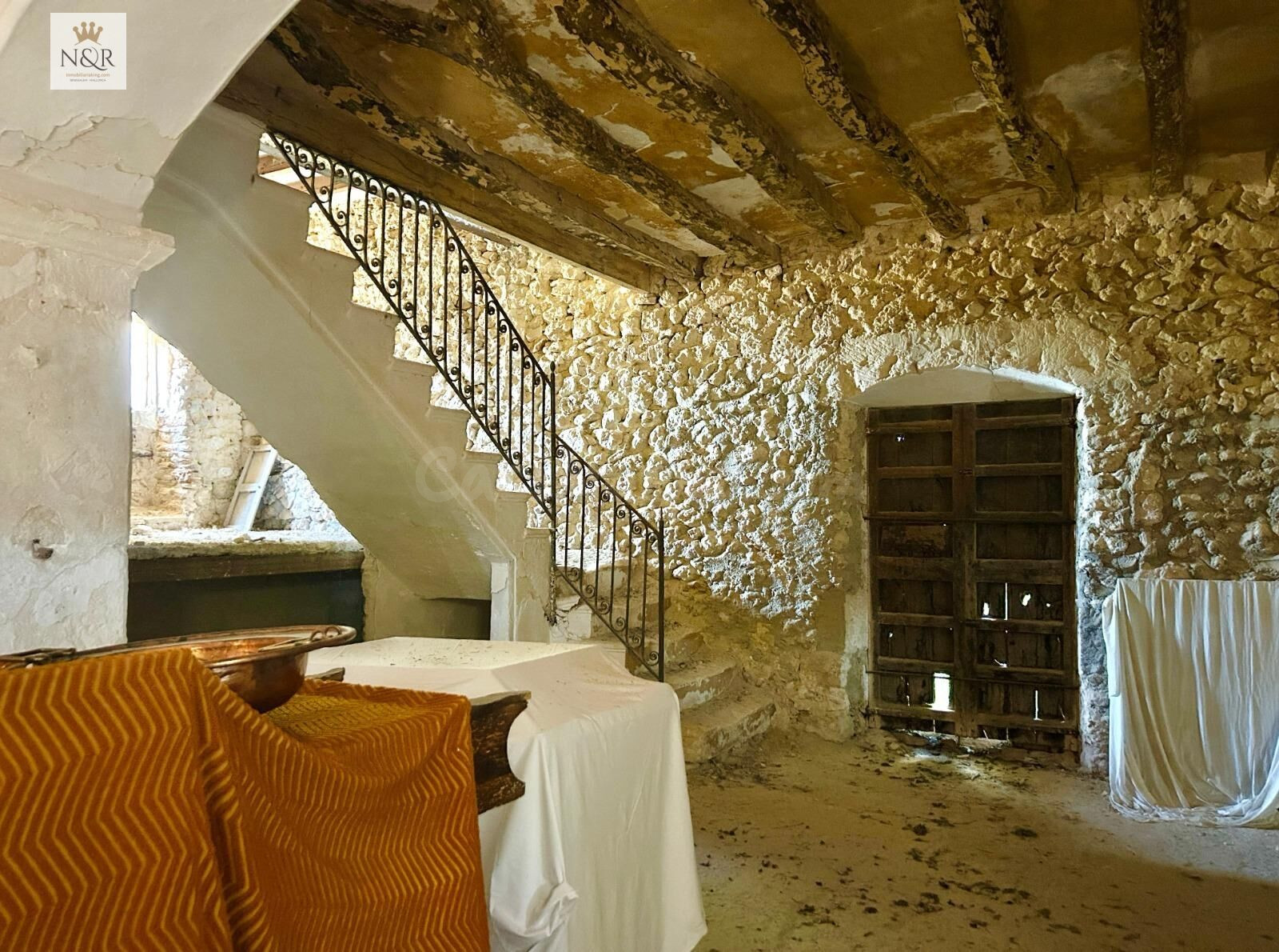 FINCA RÚSTICA CON ENCANTADORA CASA DE PIEDRA EN LLUBÍ - foto 5