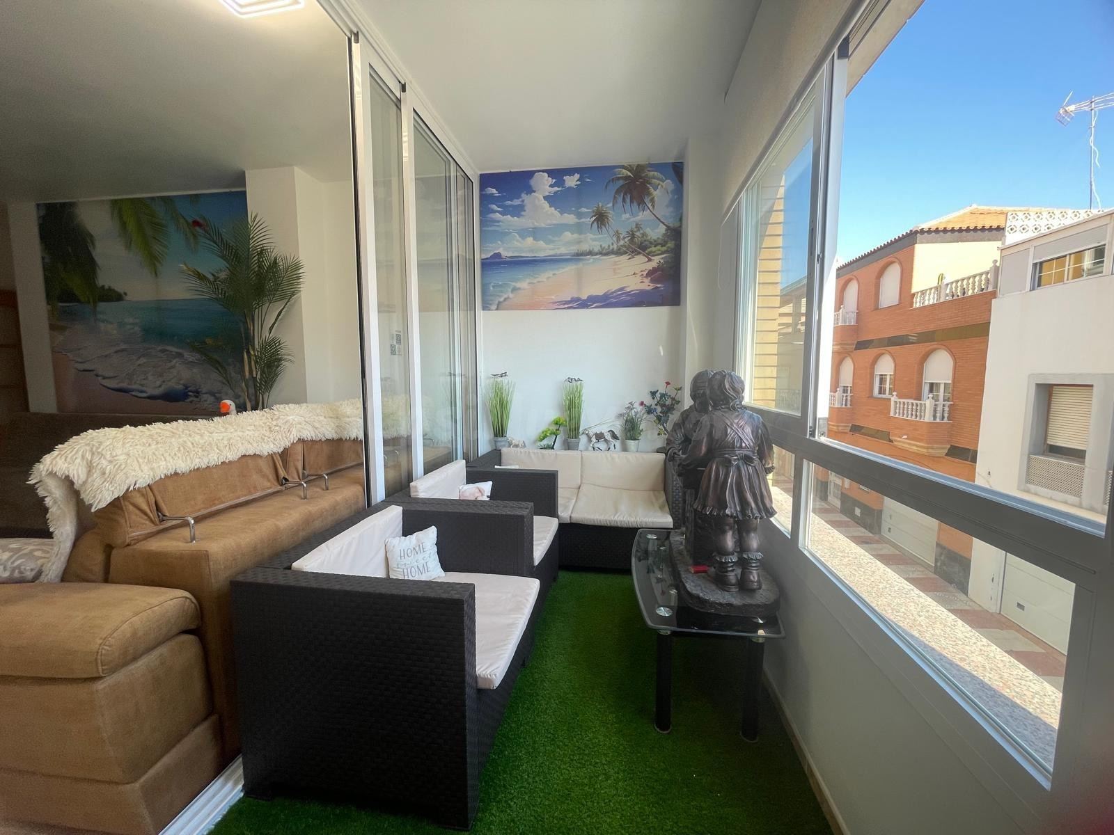 Espacioso y Moderno Piso Reformado en Roquetas de Mar por €157.500