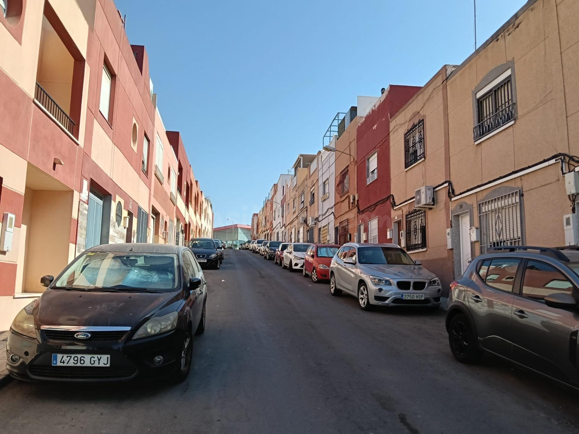 Oportunidad Única en Almería: Adosado a Reformar en Piedras Redondas