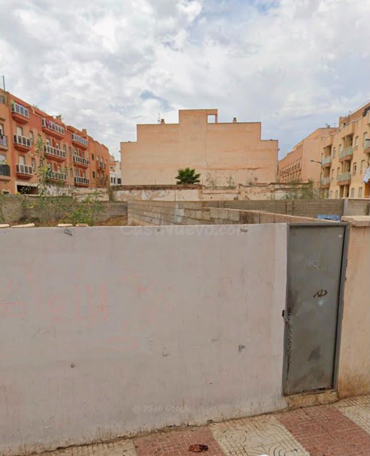 Oportunidad Única en el Corazón de Roquetas de Mar - Terreno Urbano a un Gran Precio