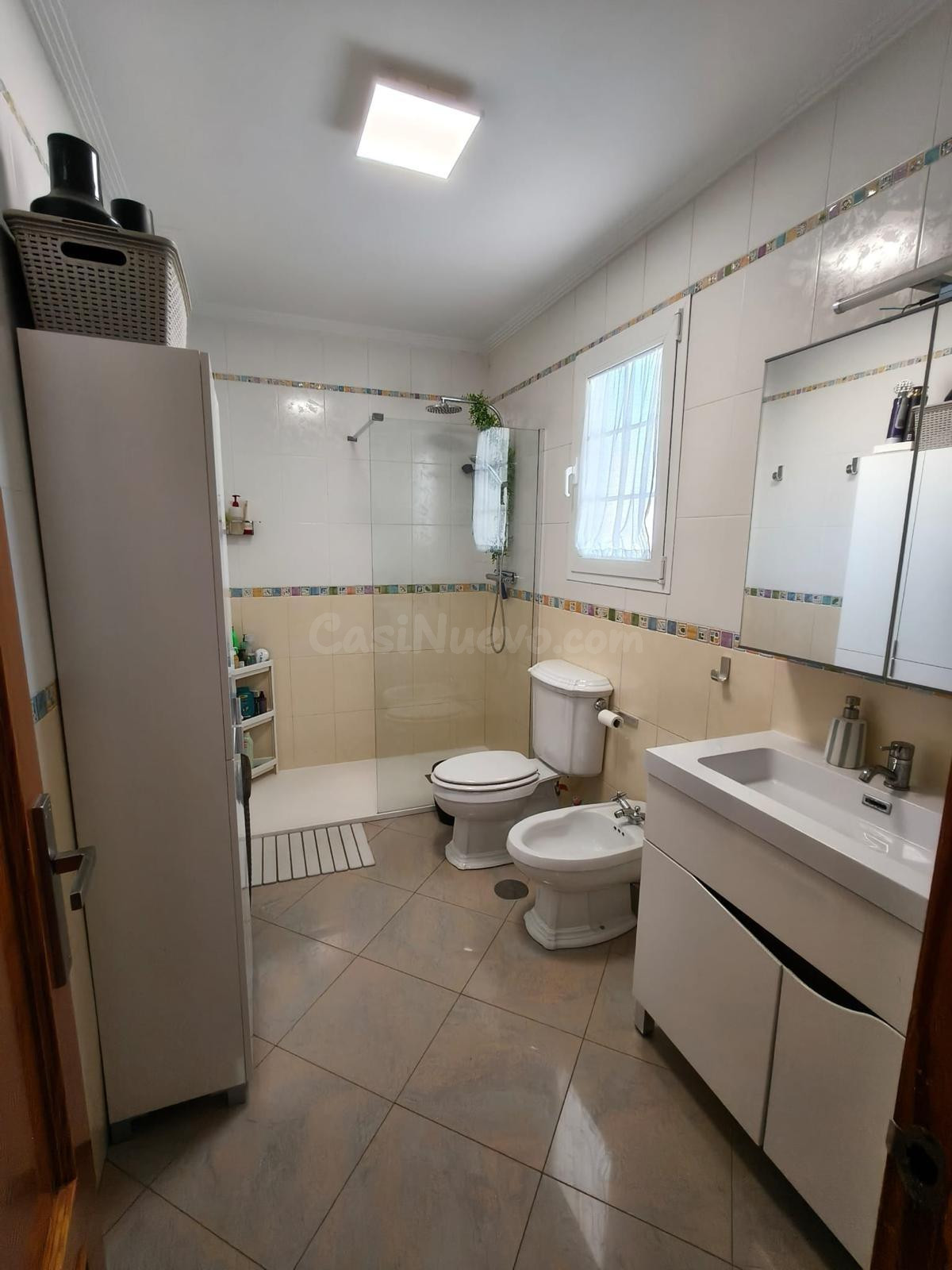 Oportunidad en Roquetas de Mar: Casa sobre Local - foto 2