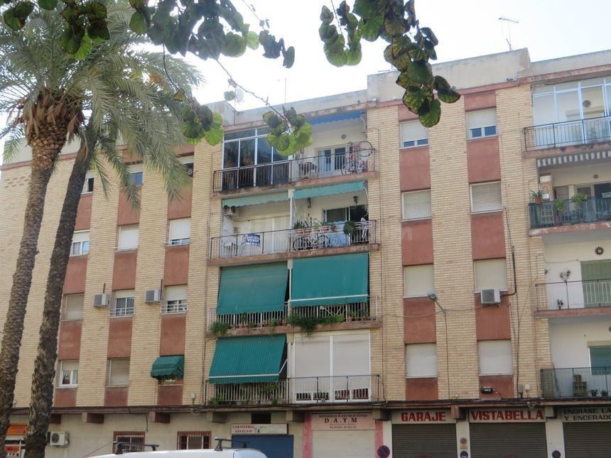 Oportunidad Única en Vistabella: Piso con Gran Potencial por solo €74,000