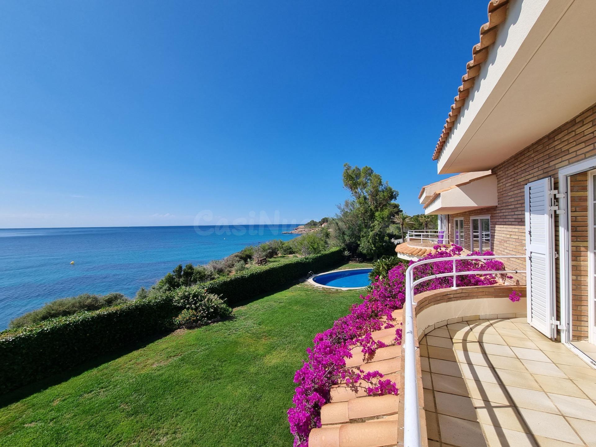 Exclusiva casa en L'Ametlla de Mar con vistas al mar a primera linea y piscina