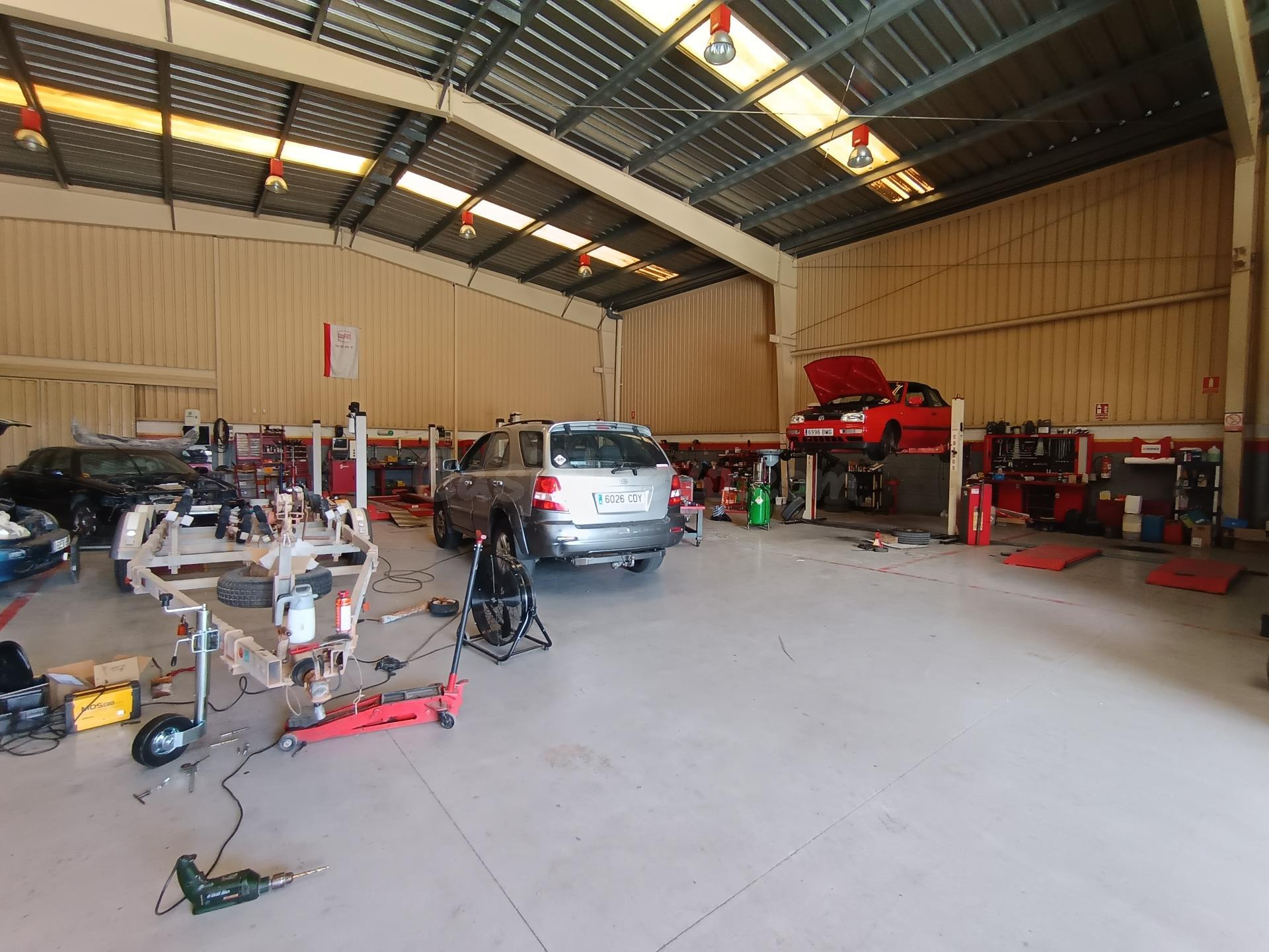 Taller automovil y parcela muy bien ubicados en la zona indu - foto 2