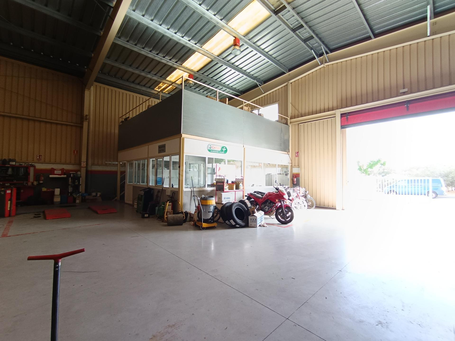 Taller automovil y parcela muy bien ubicados en la zona indu - foto 3