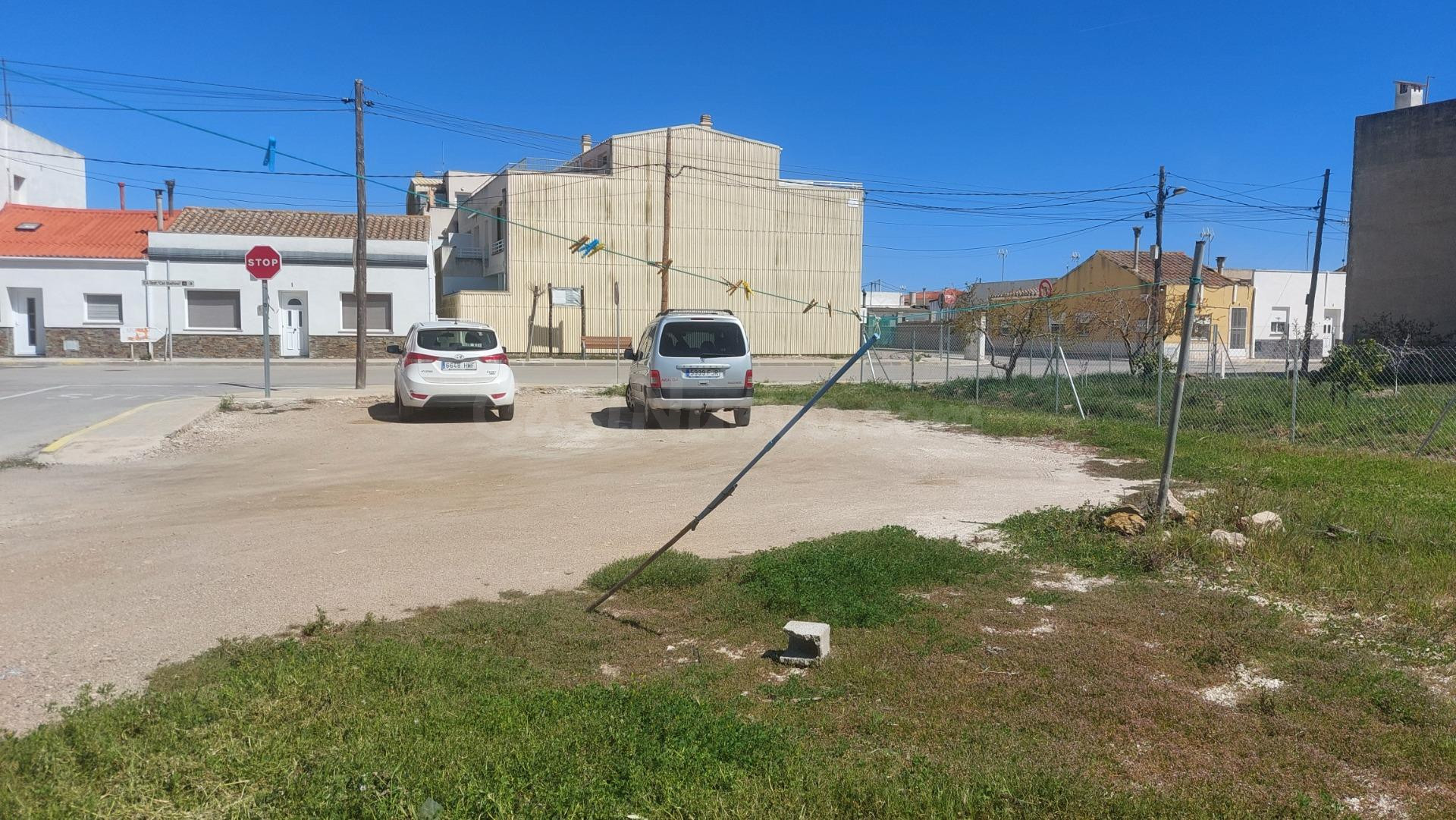 **OPORTUNIDAD ÚNICA: TERRENO URBANO EN SANT JAUME D’ENVEJA – ZONA MUNTELLS**