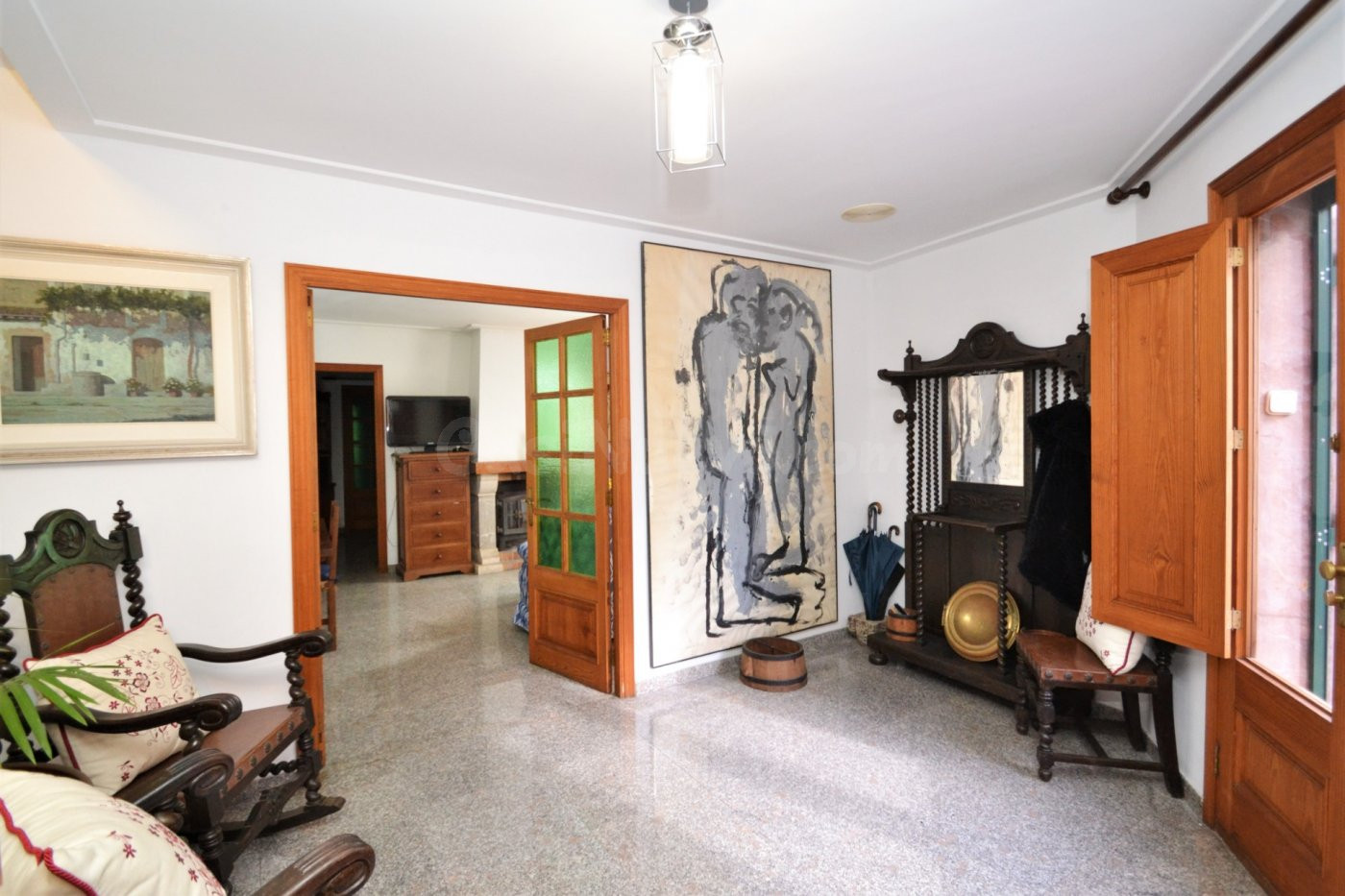 Casa de muy céntrica con gran garaje y jardín.