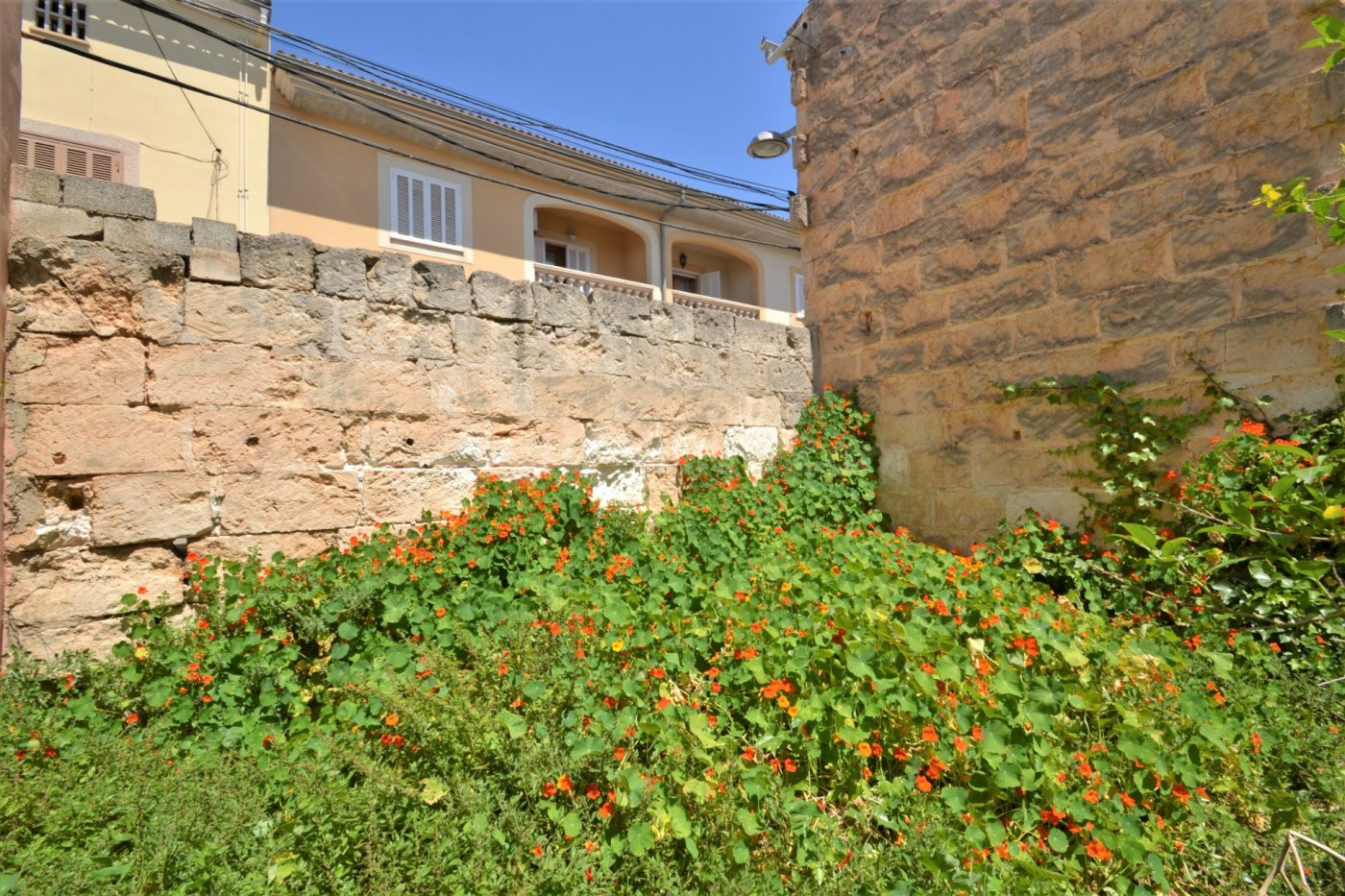 Casa de pueblo con proyecto básico con  jardín  y garaje  en Muro