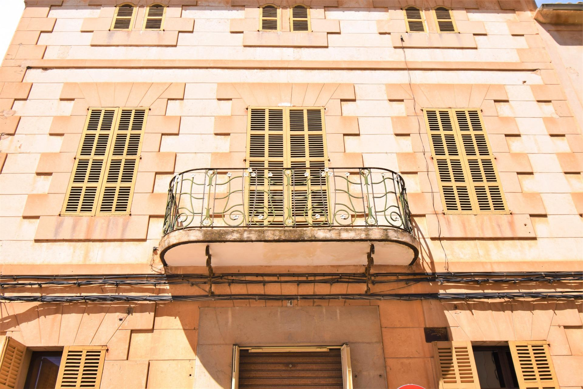 Emblemático edificio  para reformar con muchas posibilidades en Muro