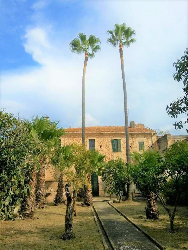 Casa emblemática con gran  jardín y garaje en Muro