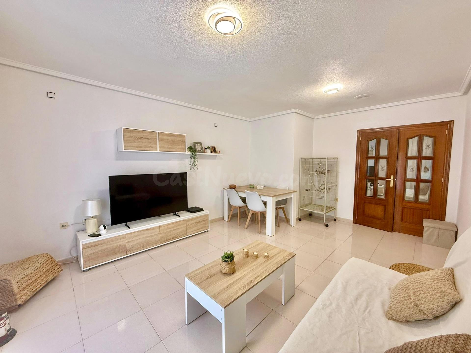 ESUPENDA VIVIENDA EN ORIHUELA, SEMI-NUEVA, RODEADA DE SERVICIOS,  TODA EXTERIOR Y MUY ECONÓMICA ¡¡VISITELA YA!!