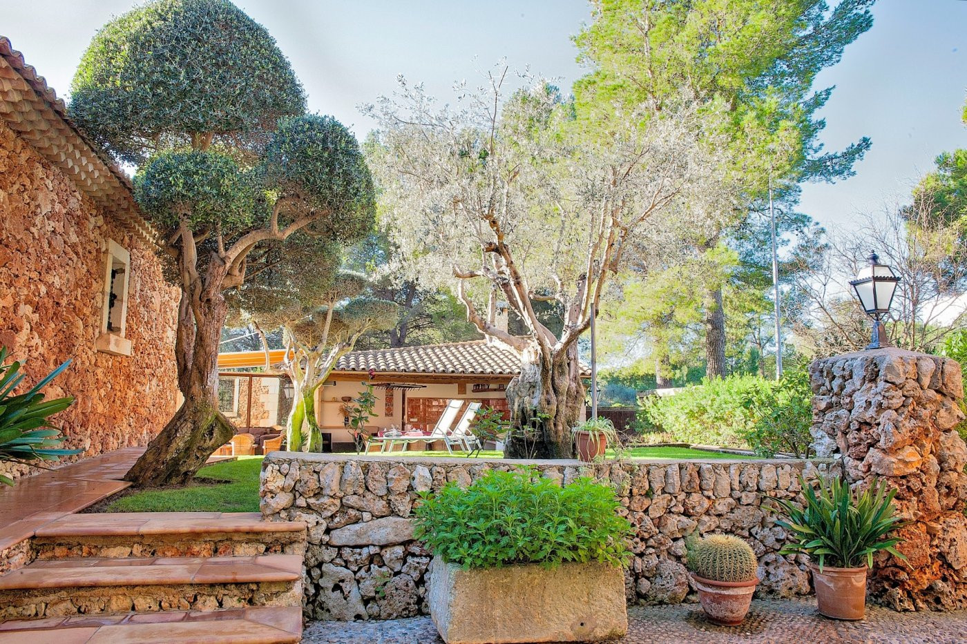 Fantástico chalet ubicado en una zona espectacular con piscina, garaje y licencia vacacional