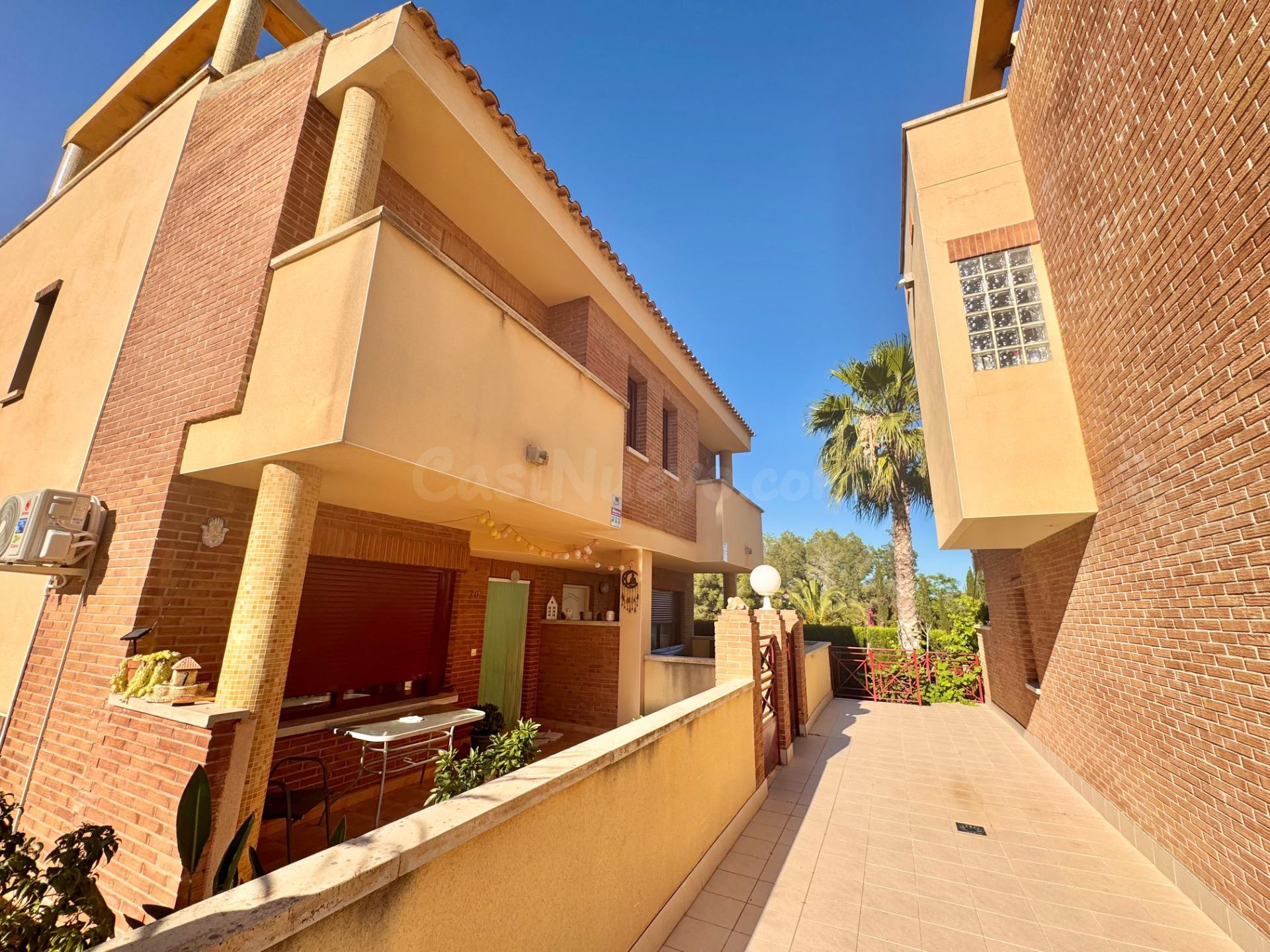 Acogedor Dúplex en el Corazón de Benferri por solo 140.000€ de dos dormitorios (posibilidad de hacer otro) con garaje, piscina.. ¡¡Visitelo YA!