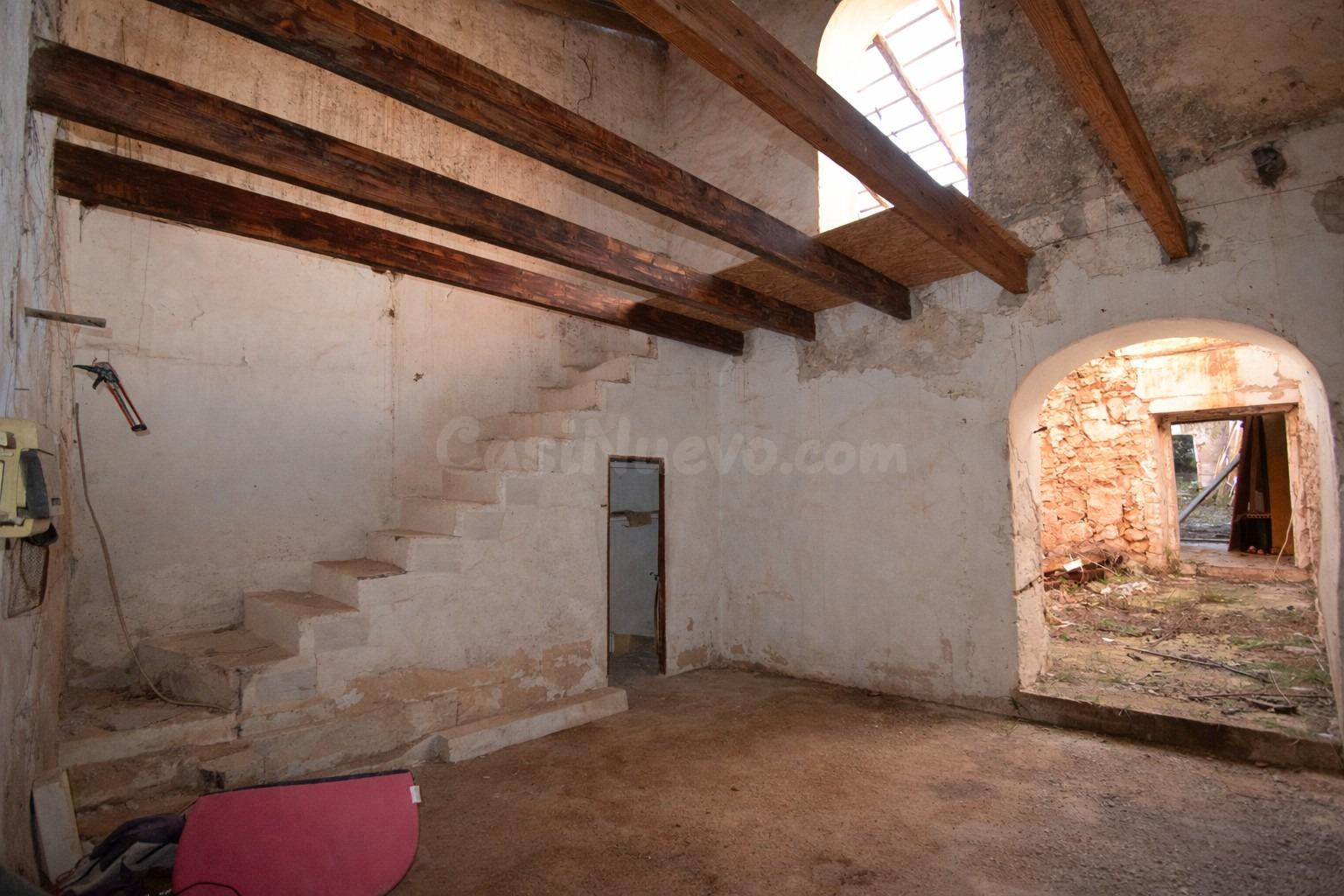 Casa de pueblo  con garaje y jardín para reformar en Muro.