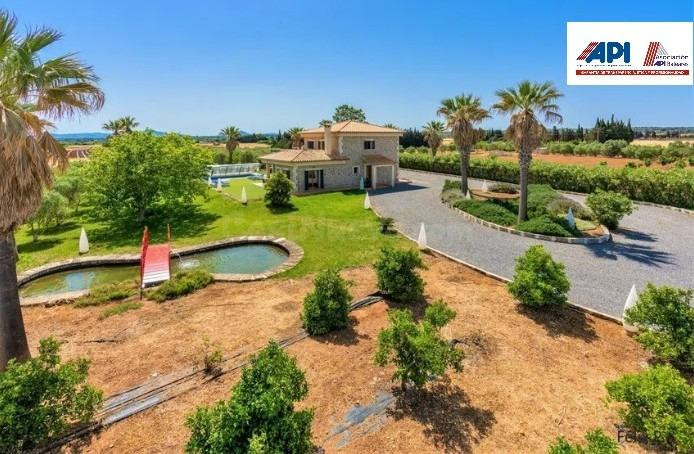 Fantástica finca rústica con piscina a tan sólo 5 km de las mejores playas de la Isla.