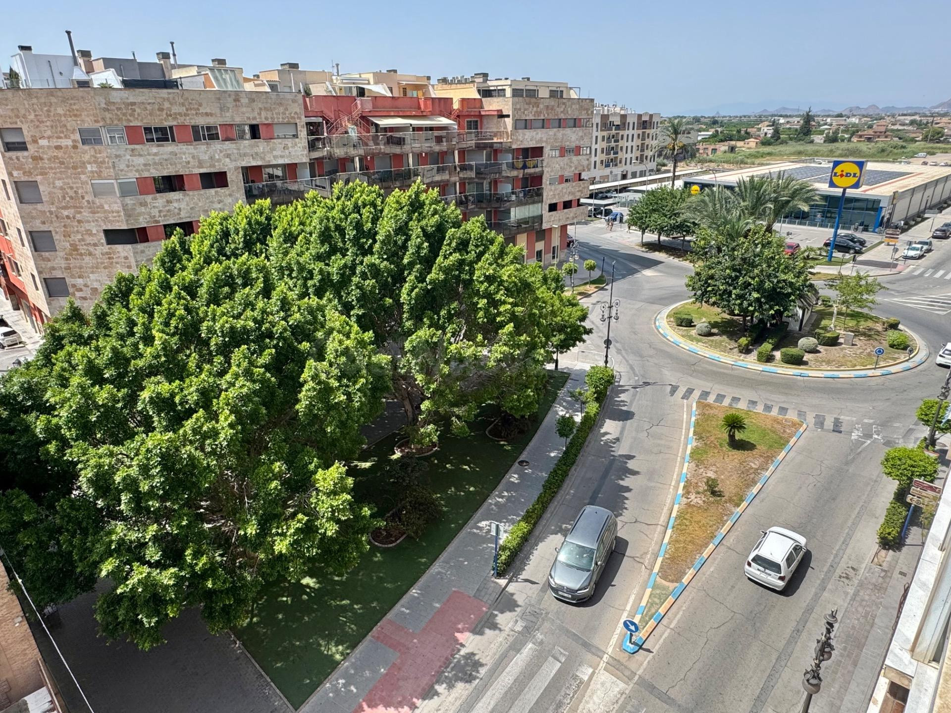 MAGNIFICA VIVIENDA EN EL CENTRO DE ORIHUELA, DE 4 DORMITORIOS, GARAJE, TRASTERO, BALCÓN GRANDE... ¡VISÍTELA YA!
