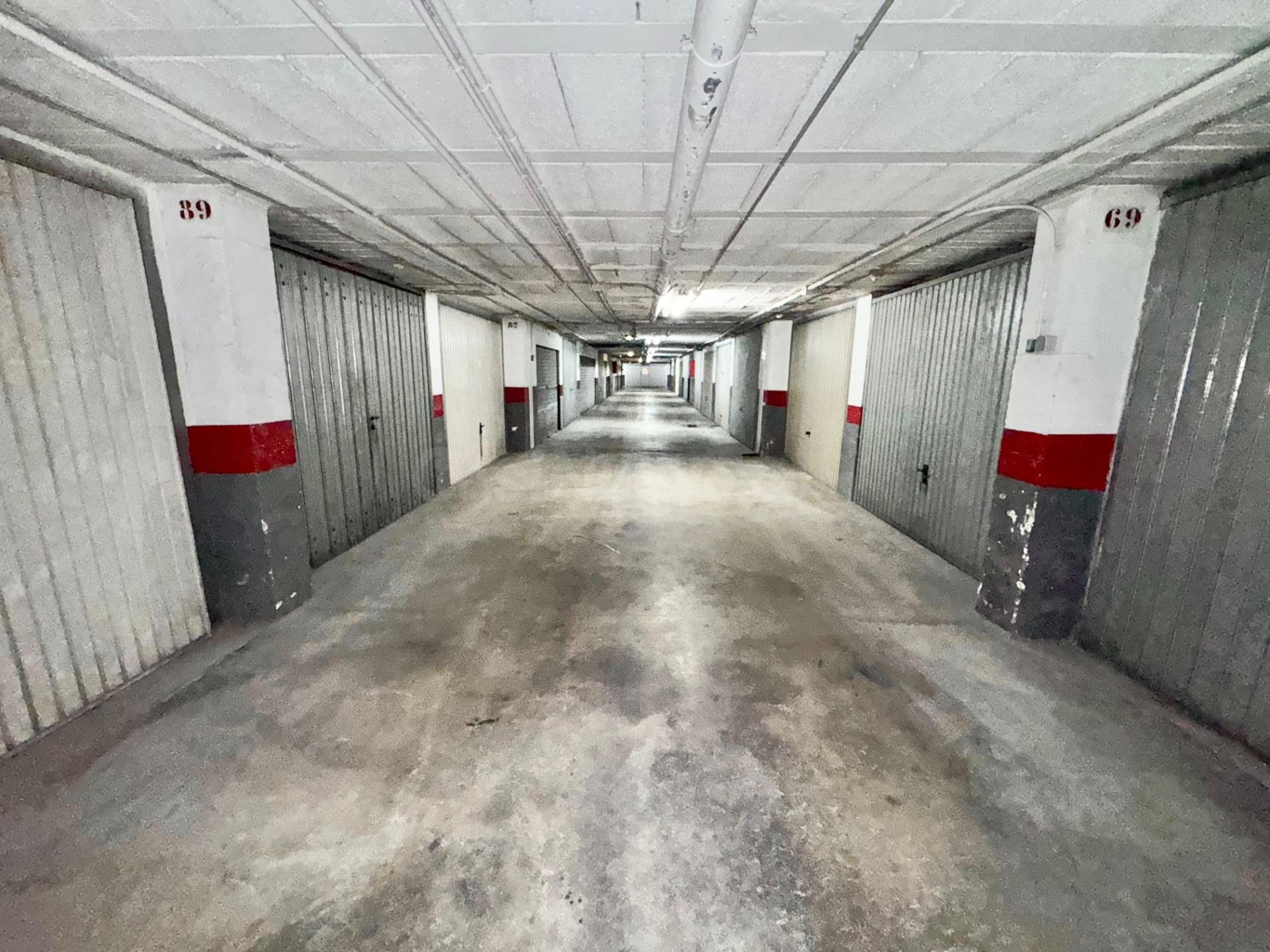 ESTUPENDA PLAZA DE GARAJE CERRADA EN OCARASA PARA COCHES AMPLIOS, POR UN PRECIO ÚNICO... ¡PREGUNTE POR ELLA SIN COMPROMISO!