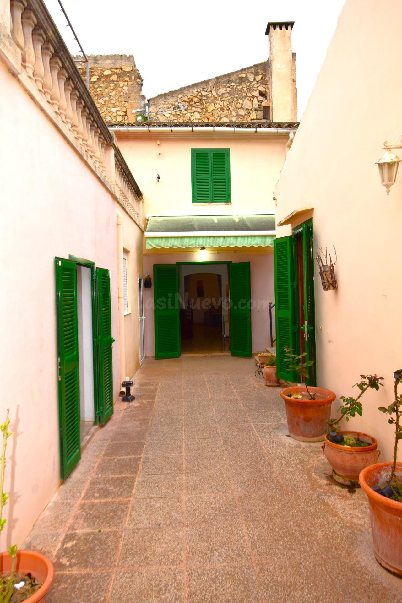 Casa con garaje y terraza privada en Petra