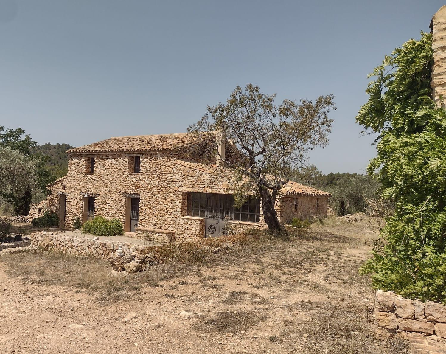 Finca Rústica en Tivissa con Vistas Espectaculares por €395,