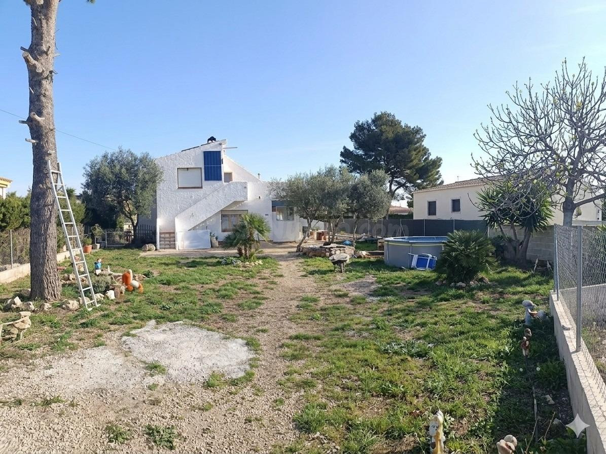 Inversores: Casa con 822 m2 de parcela a 300 m de las playas de Las Tres Calas (con ocupantes)