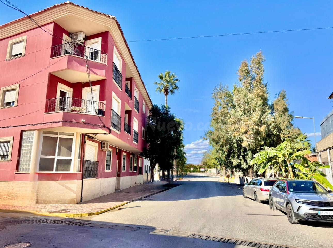 Encantadora Casa de Pueblo en el Corazón de Jacarilla de 210m2,  muy económica, para reformar a su gusto ¡Tu Oportunidad Espera!