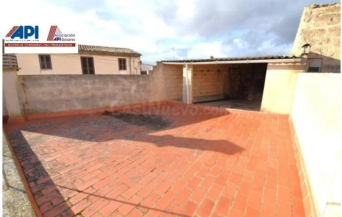 Casa de pueblo con patio y garaje en Muro